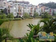 明月山溪环境优美,空气清新适宜居住。