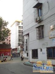 建设西路精装全配,南北通透三房,全天太阳中间楼层有钥匙