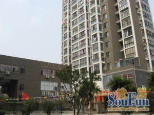 祥瑞蓝堡公寓南北通透,采光好装修好,环镜优美近地铁中间楼层