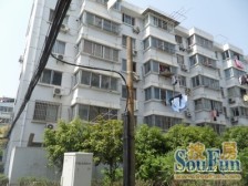 鸿宝两房,边套户型采光很好,距离幼儿园近