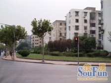 小两房 一楼带院子 地铁口出行方便 低总价两室