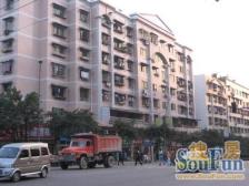 户型方正,套内实得面积大,中间楼层。