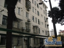 主卧朝南,环境优美,居家装修,采光充足