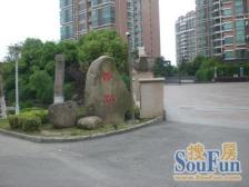 近大门口临地铁,东边套,房型方正,花园大