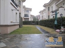 带两个大露台,花园150平,联排西边套