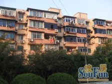 静安区一楼带天井+南北全明+精装修+近1号线+不靠马路