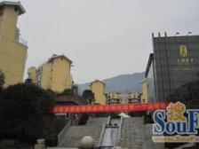 小区旁边就是永辉满两年,户型端正,采光良好 精装修