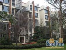 轻轨旁的金科花园洋房复式大五居室,花园带地下室