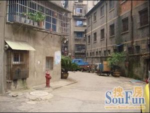 爱国路检察院宿舍南北通透,采光好装修好,环镜优美视野好,诚心出售