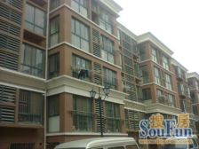 房屋楼层较好,房屋较为方正,两房间都朝南,阳光充足