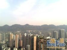 轻轨南山下+美梦错层+正看小区中庭。