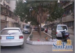 此房户型手续齐全,格局好,采光好,无遮挡,出行方便