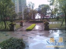 华润4期洋房 有地暖 有三个卫生间 端户花园