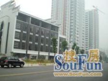 此房满两年,户型方正。步行街商圈上,轻轨站