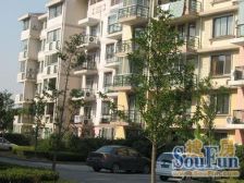 15年社区,好楼层精装修,中yang空调加地暖,有车位