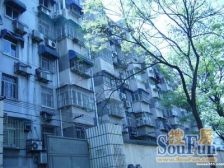 北京西路128号公费医院宿舍 南北通透,采光好 装修好,环镜优美 近地铁 视野好,诚心出售