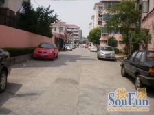 顶楼房,配套完善,价格好谈,繁华地段