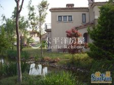 联排边套30平露台花园双车位小区出行方便