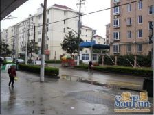 房龄新带大车库低楼层采光视野很好