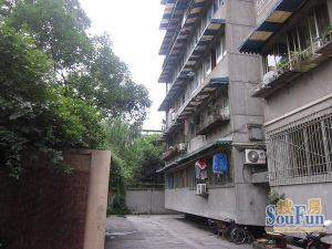 东马道街21号3室1厅东南