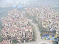 带露台洋房 此房满五年,前后朝中庭,不临街