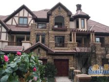 金科内圈联排中户,房子位置好,楼间距开阔,房子价格美丽