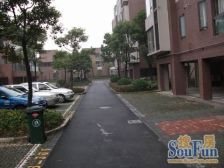 此房满二,属于一楼洋房带两个车位,带大花园,地下室