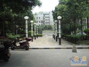 康晴居电梯中层3房,诚心出售,保养好,看房方便