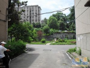 韶山路 砂子塘地铁口 2室2厅改3房 门卫院子安全性高