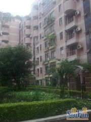 房子产权清晰,证过了五年,采光好,还有一个储物室。