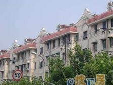 贴着平型关路,单行道有机会拓宽道路你懂的