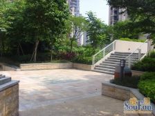 四季花城架空一楼 东南向 大露台 一期生活便利