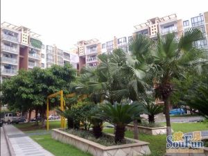 阳光嘉园小区,中间楼层,业主自住,装修保养好。