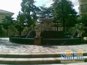 楼下文化公园 房子带大入户花园,四个阳台,居住舒适