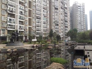 房子清水纯毛坯户型好诚意出售地铁口楼下是商场