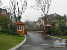 公园里的联排别墅 晋愉碧怡林畔 端户 带花园带车位