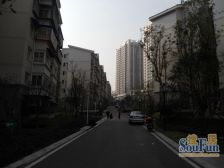 人和 住家小3房 户型好 采光好 带个屋顶花园