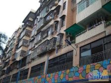 秀全公园西侧 马赛克外墙 实用三房 双阳台 花园中间