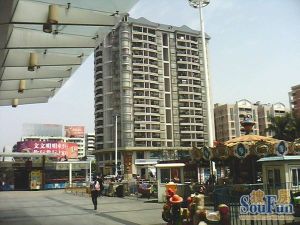 黄岐金伯顿位于大沥镇黄岐嘉洲广场旁边