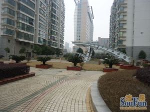 (房东降价10万)中间楼层南北通透大三房随时看房