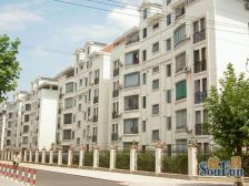 带采光天井,小区中心位置,主卧朝南,中式风格,采光充足