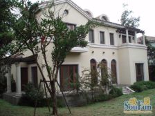 品质纯独栋别墅+大花园+西临大河+纯地上两层