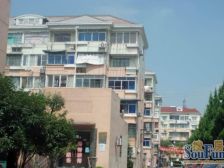 莘松三村低楼层两房,位置安静,看房有钥匙