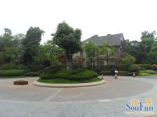 公园壹号三房,中间楼层房东诚心卖,看中价格可谈