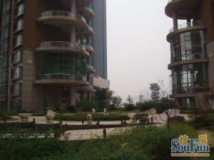 此房,满五唯一,一楼带大花园,南北对流