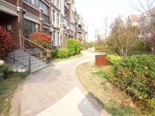 地铁口 附院旁,视野宽阔,阳光佳,户型优