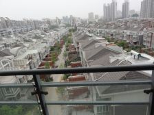 住宅天花板别墅,顶天立地,三层带阁楼带花园有双车位