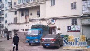 青山南路油脂化工厂宿舍 南北通透,采光好 装修好,环镜优美 近地铁 视野好,诚心出售
