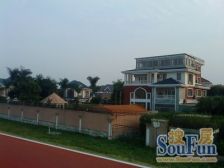 花城全部装修过的精装三房,步梯中层,拎包入住