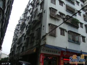 湖景苑精装修面积195方四房三卫